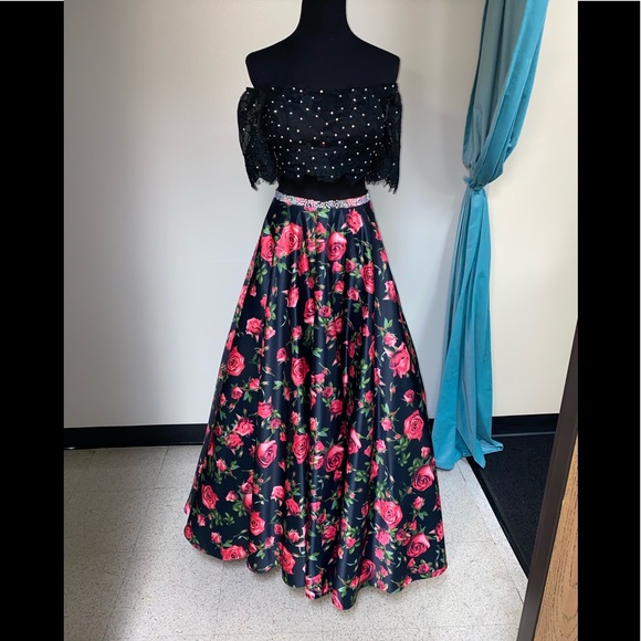 Studio 17 Dresses & Skirts - Two piece floral ball gown